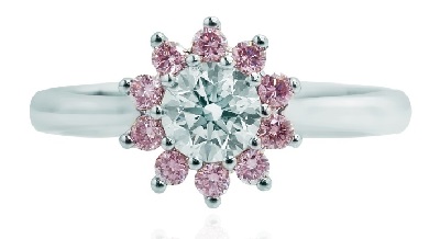 白色和粉色钻石花卉订婚戒指