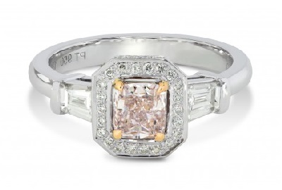 花式浅粉色钻石订婚戒指