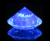 非常强的蓝色荧光效果在我的彩色钻石证书