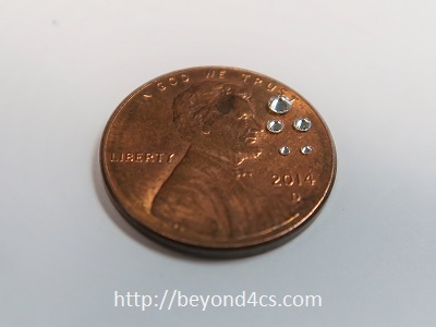
近战钻石1毫米比较硬币小小